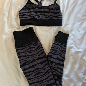 Butt scrunch leggings and sports bra